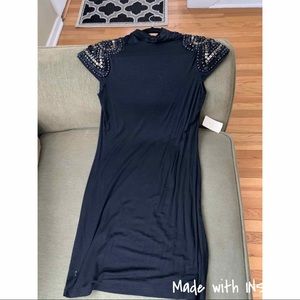 Forever 21 Women’s Black sequin shoulder Dress